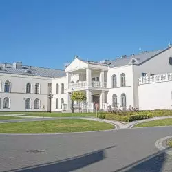 Stolarka okienna i drzwiowa dopasowana do prestiżowego obiektu weselno-bankietowego