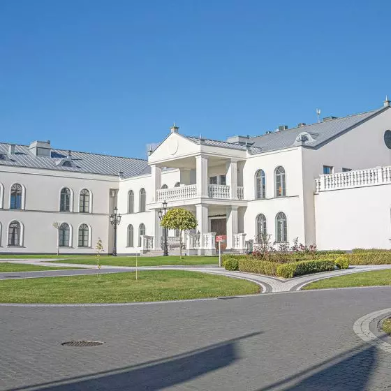 Stolarka okienna i drzwiowa dopasowana do prestiżowego obiektu weselno-bankietowego