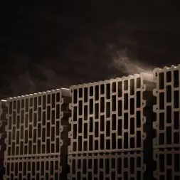 Unikalna technologia: pustaki trafiają bezpośrednio na wozy piecowe, eliminując konieczność stosowania wieszaków
