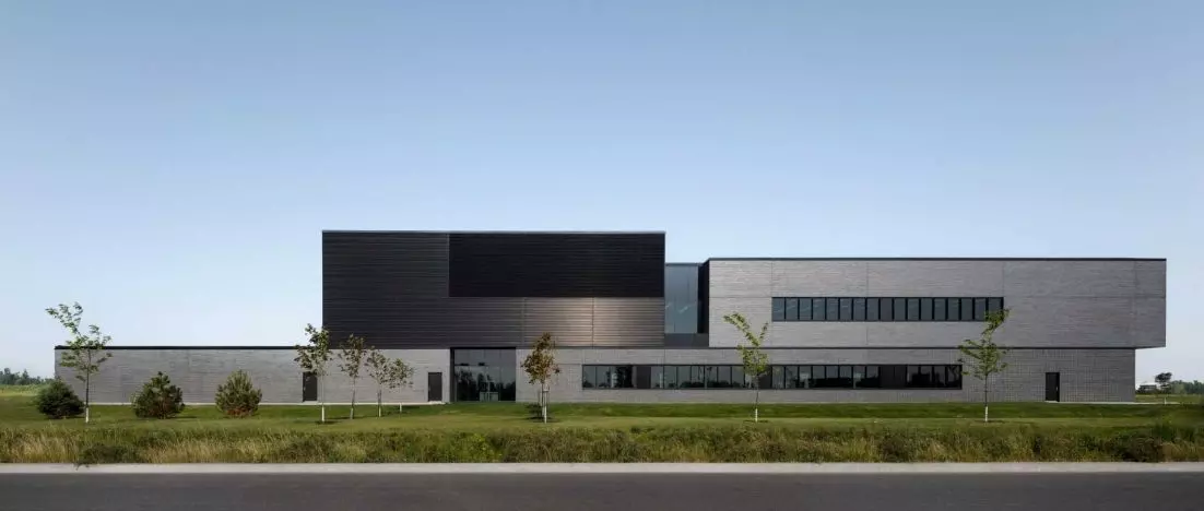 Czy laboratorium może działać jak perfekcyjna maszyna? Montérégie w Quebecu redefiniuje architekturę medyczną