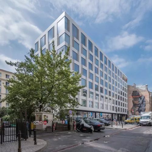Hotel PURO w Warszawie projektu JEMS Architekci ze szkłem elewacyjnym Guardian Glass