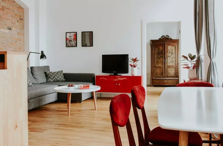 Apartment Noise, or a Poznan apartment with red accents