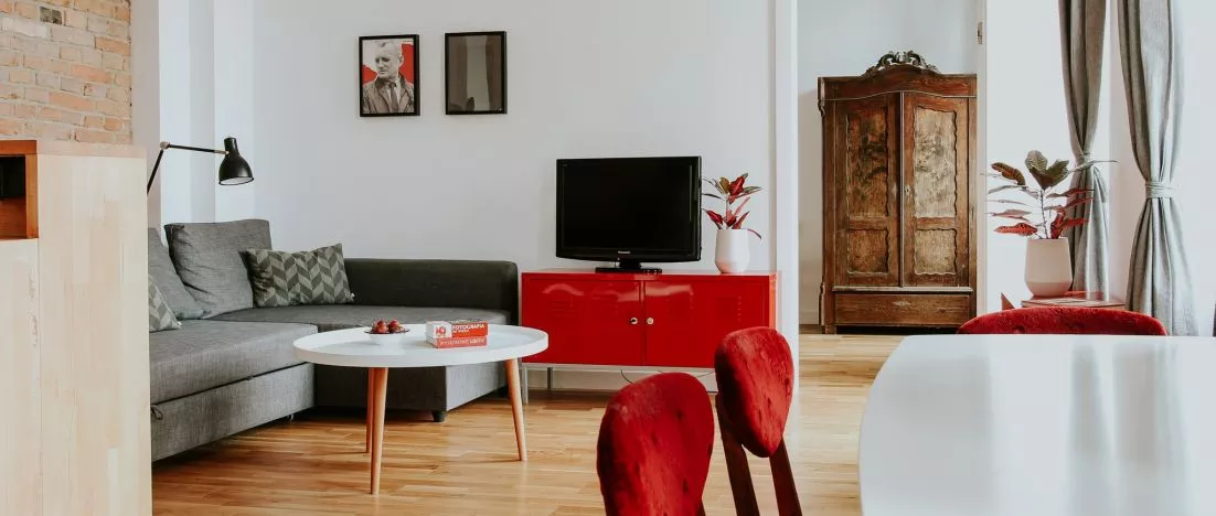 Mieszkanie Hałas, czyli poznański apartament z czerwonymi akcentami