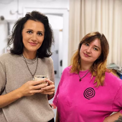 Dlaczego kochamy dekorować wnętrza produktami, które tworzymy sami? Rozmowa z Karoliną Iwańską i Patrycją Szarek