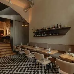Wnętrza restauracji Ballarò w Warszawie
