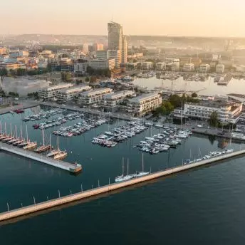 Nova Marina Gdynia to kolejna inwestycja, która powstaje w tzw. Morskim Śródmieściu Gdyni