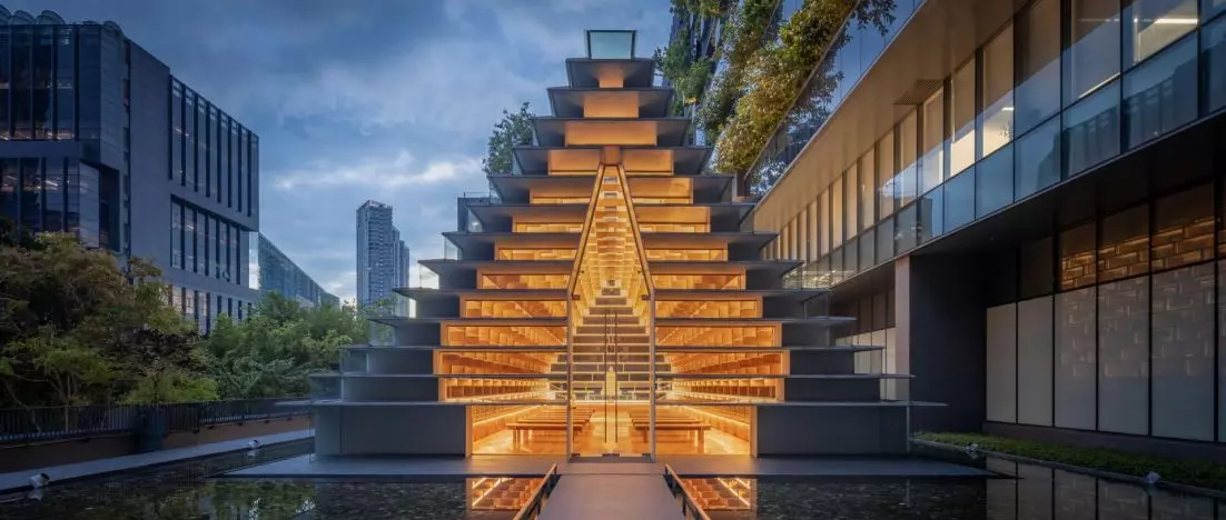 Glass Pavilion in Bangkok. A glass meditation pavilion at the intersection of the city, light, and tradition