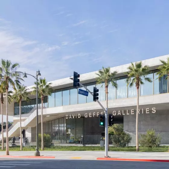 David Geffen Galleries (LACMA), Los Angeles — widok zewnętrzny od strony północno-zachodniej z bulwaru Wilshire