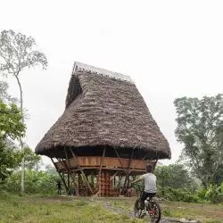 Biblioteca Comunitaria Yuyarina Pacha w Huaticocha
