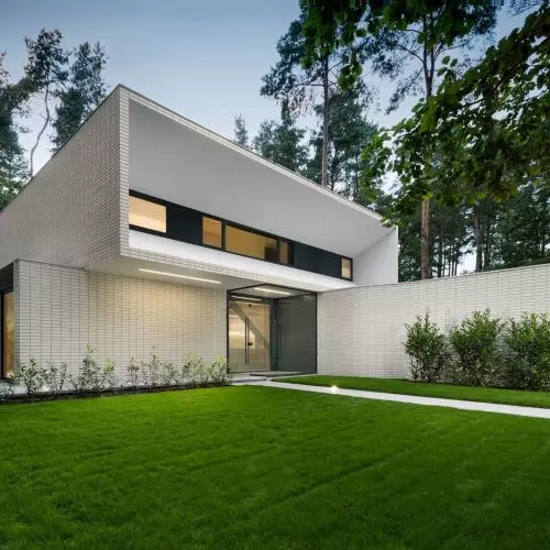 A house of three cuboid buildings. A boutique residence near Warsaw