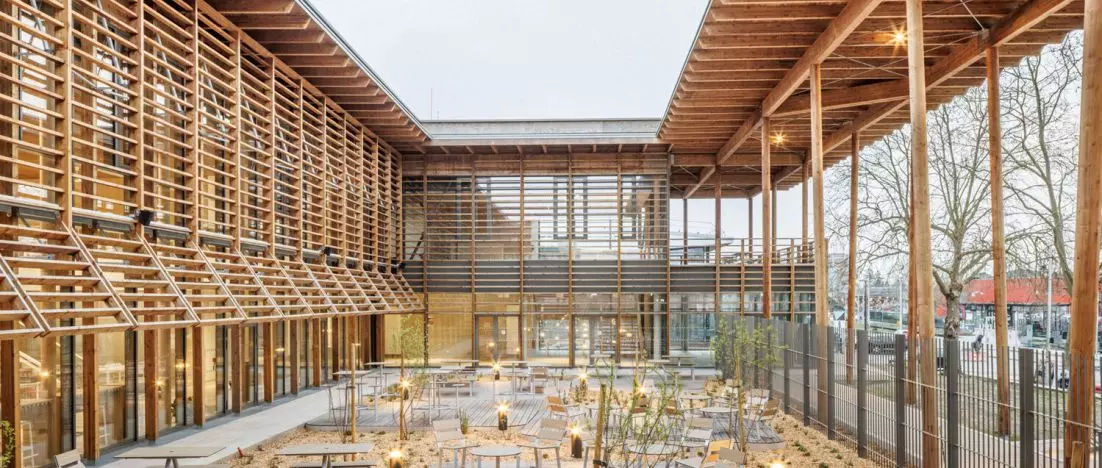 Na jednym z największych kampusów Europy powstała drewniana restauracja studencka CROUS projektu BPM Architectes