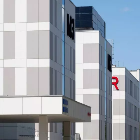 Centralny Zintegrowany Szpital Kliniczny w Poznaniu, Projekt: INDUSTRIA PROJECT Sp. z o.o. Materiał na elewacji: EQUITONE [coloura]