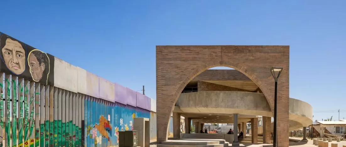 A Library on the Mexico-U.S. Border. Fernanda Canales Reclaims the Area Adjacent to the Wall for the City