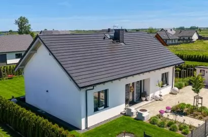 100 m² szczęścia. Dlaczego mały dom to dziś duży trend – i jaki dach do niego pasuje