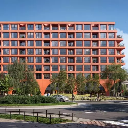 Mazowiecka 21 w Krakowie – czerwony beton i łuki w miejscu modernistycznego biurowca. Jak zmienia się Krowodrza?