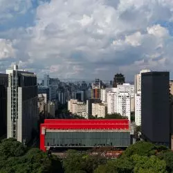 Edifício Pietro Maria Bardi w São Paulo projektu METRO Arquitetos