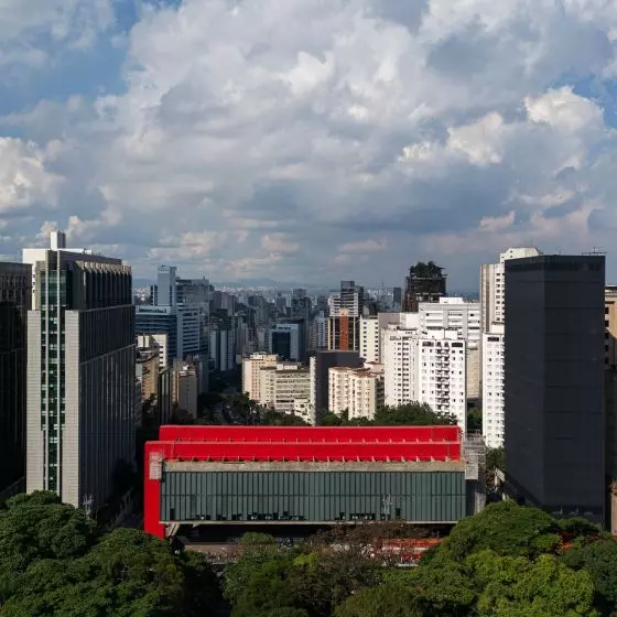 Edifício Pietro Maria Bardi w São Paulo projektu METRO Arquitetos
