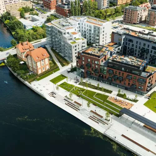 A residential neighborhood has been built on the site of the former train station in Gdańsk. The waterfront has changed beyond recognition.