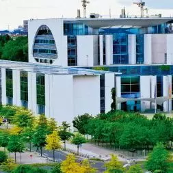 czy dyrektywa unijna Green Claims Directive zakończy walkę z greenwashingiem w architekturze?