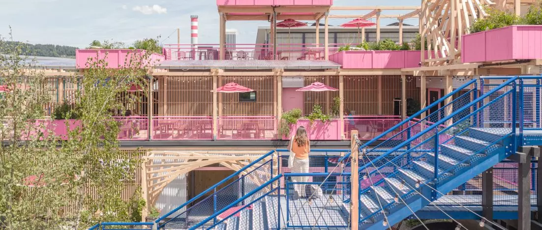 Różowa oaza na dawnym terenie kolejowym. Remise Rosa w Zurychu projektu HELLO WOOD