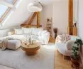 Wood and light come together to create a combination that gives the attic an exceptionally cozy atmosphere