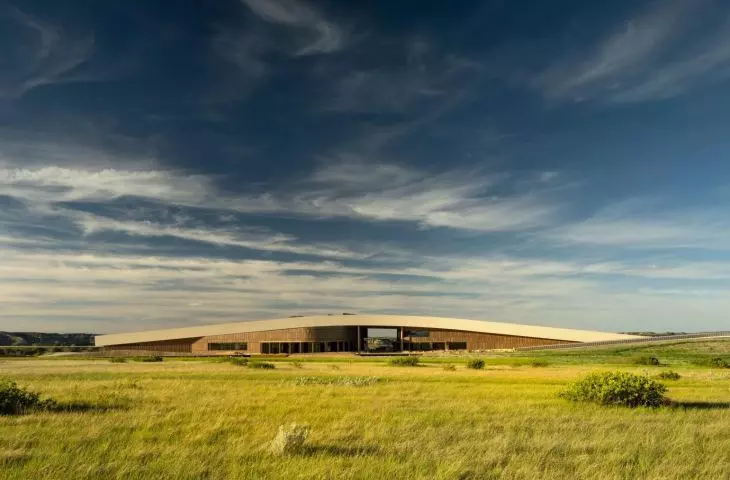 Snøhetta ukryła bibliotekę pod prerią. Theodore Roosevelt Presidential Library w Medorze