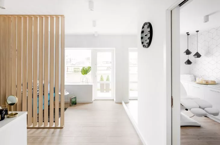 Beauty salon full of light, or how to arrange a small space