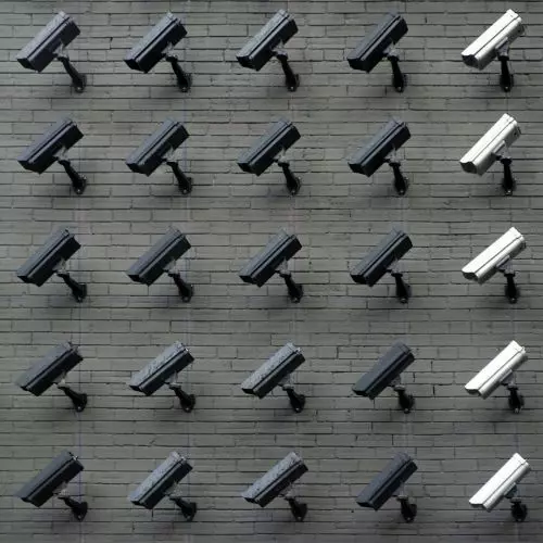 Monitoring CCTV i sztuczna inteligencja. Jak nasze nagrania trafiają do zbiorów danych AI
