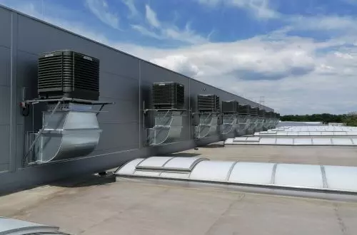 Klimatyzatory ewaporacyjne – chłodzenie dużych przestrzeni z wykorzystaniem wody