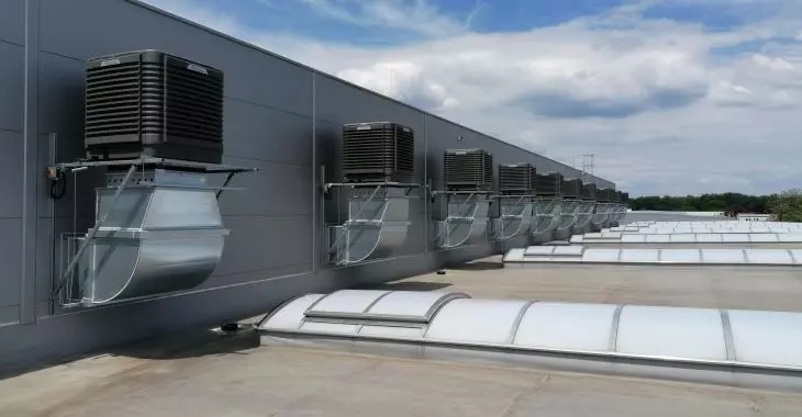 Klimatyzatory ewaporacyjne – chłodzenie dużych przestrzeni z wykorzystaniem wody