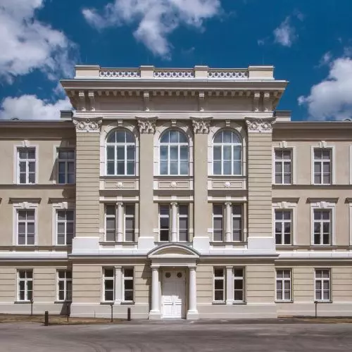Sinfonia Varsovia w odnowionych murach Instytutu Weterynaryjnego SGGW. Pierwszy etap przedsięwzięcia poprzedził budowę największej sali koncertowej w Polsce