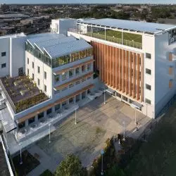 Evergreen Charter School w Hempstead projektu Martin Hopp Architect