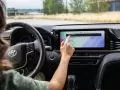 Telefon zostaje w kieszeni. Bramę otworzysz z ekranu samochodu