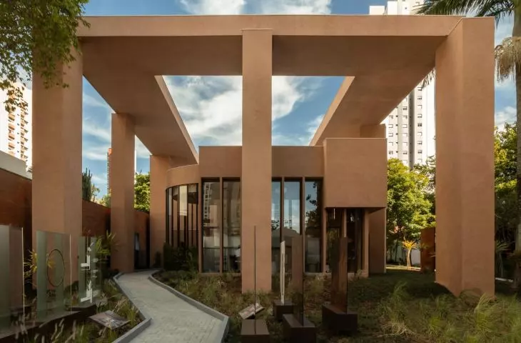 Pawilon jak miejska rzeźba. Pavilhão Sofia w São Paulo projektu Leonardo Zanatta Arquitetura