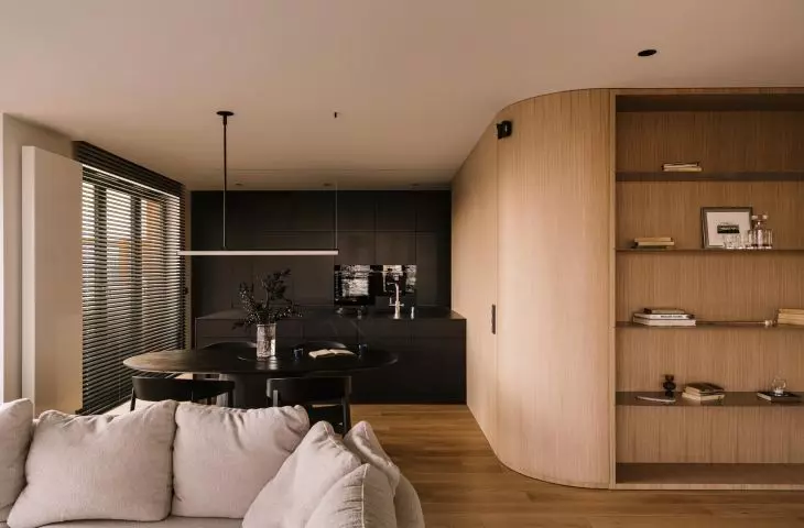 Minimalizm z widokiem na Kraków. Apartament w Wiślanych Tarasach