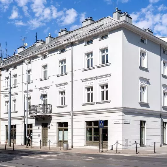 budynek apartamentowy z lokalami usługowymi przy ul. Warneńczyka 7 / Kalwaryjska 24