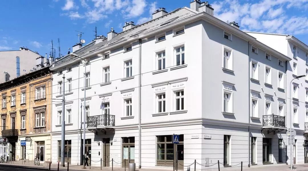 budynek apartamentowy z lokalami usługowymi przy ul. Warneńczyka 7 / Kalwaryjska 24