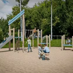 Architektura wyciszenia. Jak skandynawski minimalizm zmienia podejście do projektowania placów zabaw