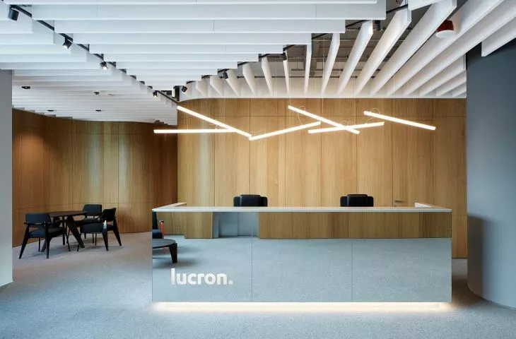 Minimalism conducive to work. Interiors of the Slovak office of LUCRON