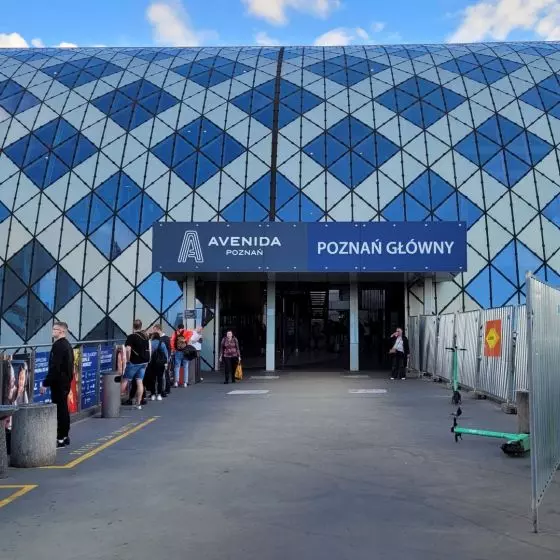 Poznań Główny, główne wejście do „chlebaka”, od strony Mostu Dworcowego