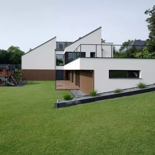 Dom, który podąża za skarpą. Nowoczesna architektura w Puszczykowie projektu STUDIO KONDE