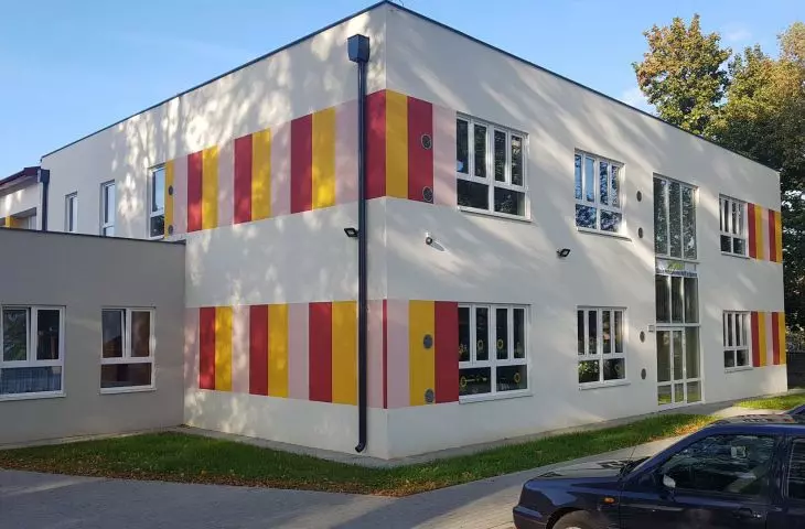 Wentylacja sal lekcyjnych w praktyce projektowej: dlaczego normy to dopiero punkt wyjścia (rozwiązanie SCHOOLAIR od TROX)