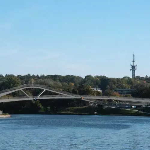 Miała zasłonić Skałkę i zmienić Kazimierz. Jaka naprawdę jest nowa kładka w Krakowie?
