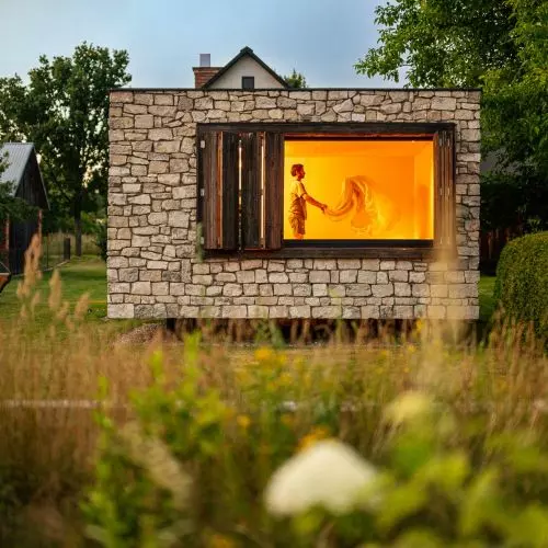 An old stable converted into a home. This is NOKE Architects’ interpretation of traces of the past.