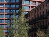 Młyny Mogilska to eklektyczna mieszanka zieleni, marmurów i industrialnej zabudowy. Czy architektura dotrzymuje tutaj obietnicy nowego standardu?