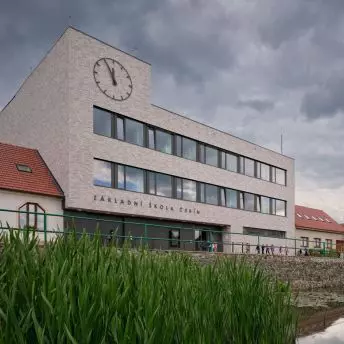 Čebín Primary School pod Brnem projektu knesl kynčl architekti