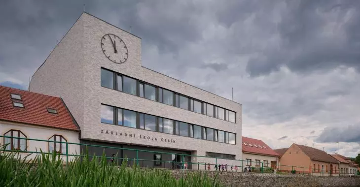 Čebín Primary School pod Brnem projektu knesl kynčl architekti