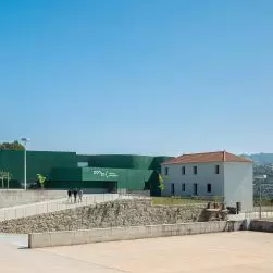 Ponto C w Penafiel projektu Galeria Gabinete