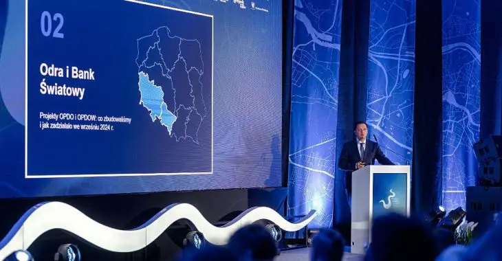 Mateusz Balcerowicz, prezes Państwowego Gospodarstwa Wodnego Wody Polskie, podczas wystąpienia poświęconego ochronie infrastruktury krytycznej