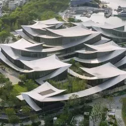 Suzhou Museum of Contemporary Art nad jeziorem Jinji projektu BIG
